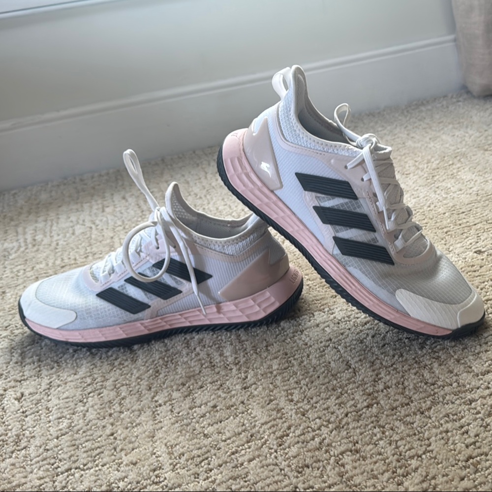 Adidas Women's Tennis 🎾 Court Sneakers.White and Pink Size 9.